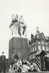 501927 Afbeelding van het monument voor het tijdens de oorlog gevallen spoorwegpersoneel aan het Moreelsepark te ...